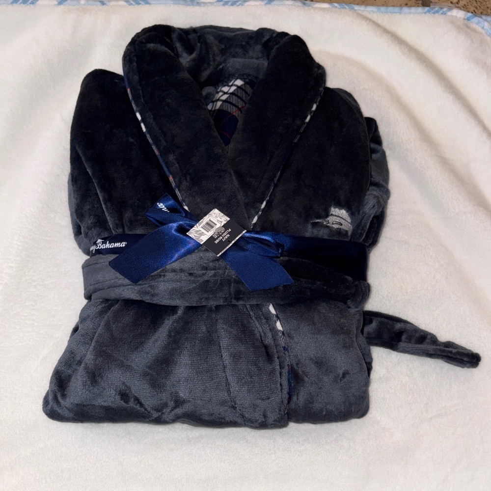 Tommy Bahama Luxurious Blue-Gray Unisex Robe with Plaid Trim OSFM